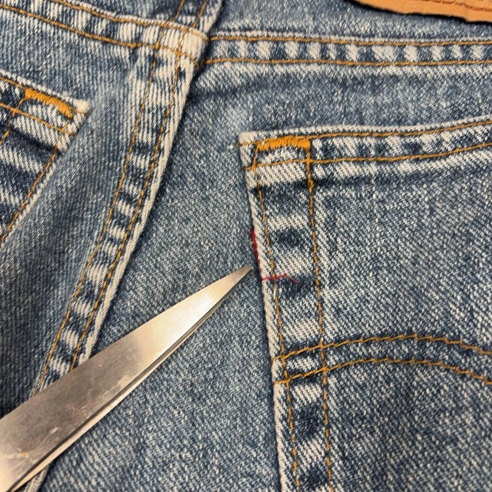 Vintage Levis 560 Jeans Mens 30x34 Blue Relaxed Tapered Distressed Made USA